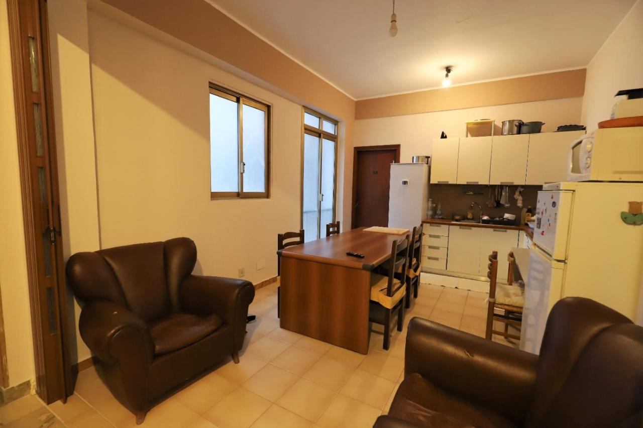 Апартаменти Casa Studenti E Giovani Turisti Fkk - Giochi Di Societa Ed Intimo Party - Volontari Benvenuti Палермо Екстер'єр фото